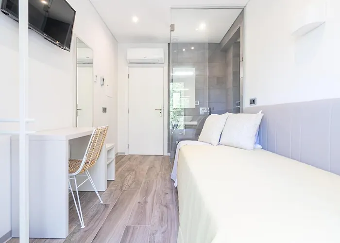 Avenue 41 招待所 3*